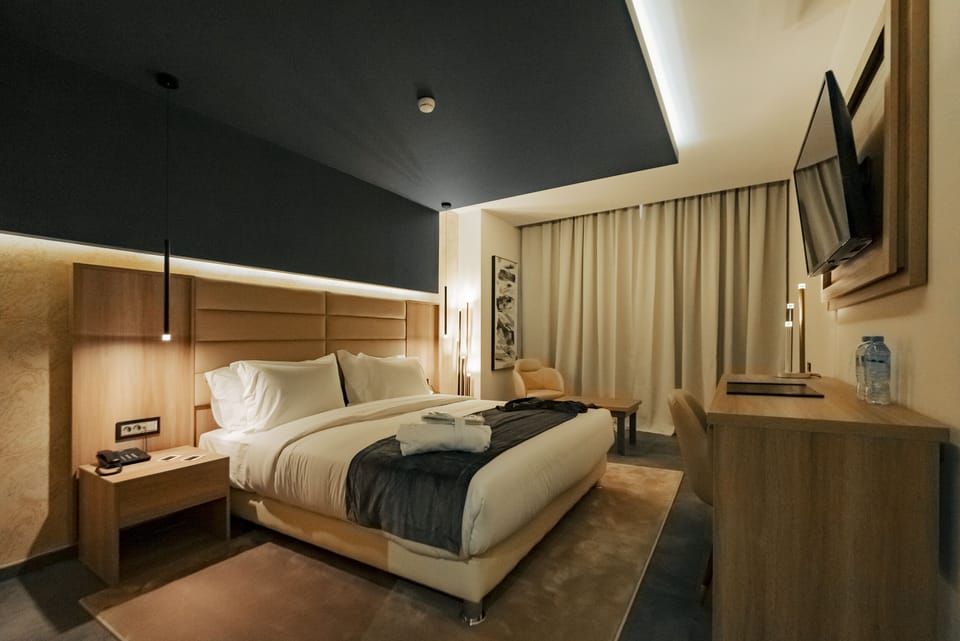 Premium bedding, minibar (free items), in-room safe, desk