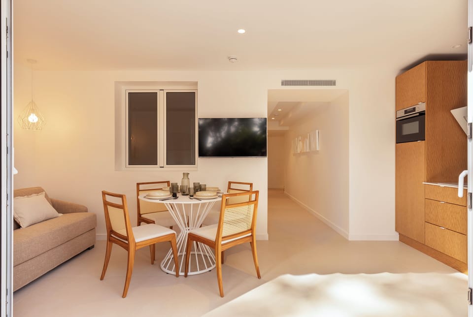 Club Apartment | Living area | 40-inch flat-screen TV with digital channels