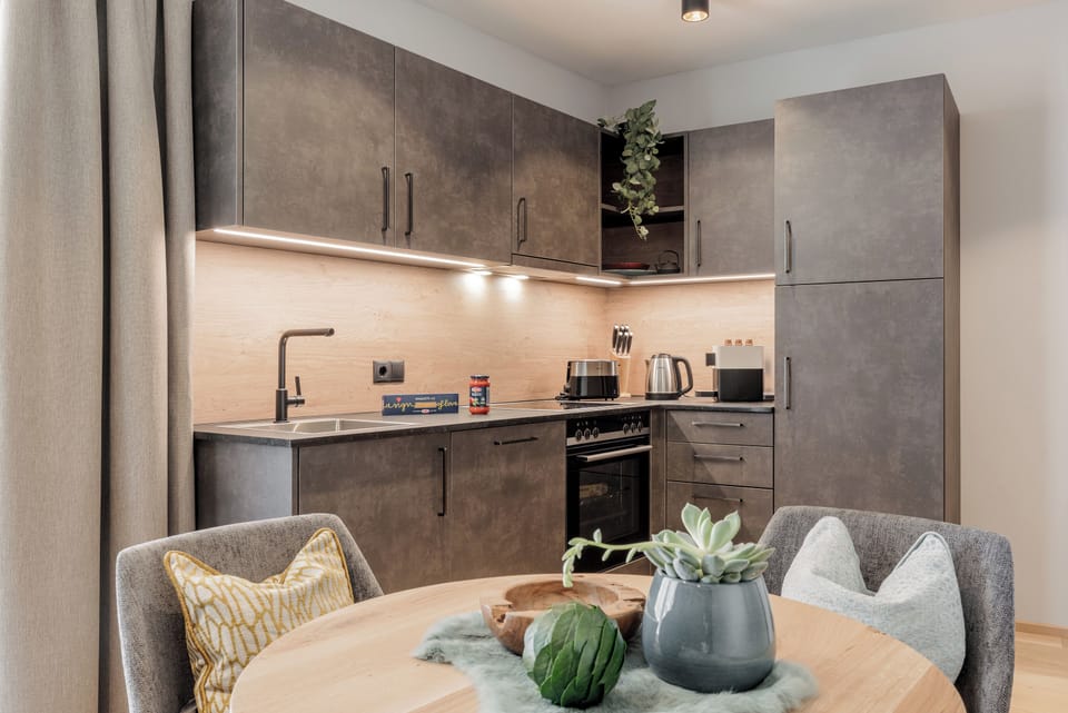 Design Apartment (incl. 70€ Cleaning Fee) | Living area | 110-cm Smart TV with cable channels