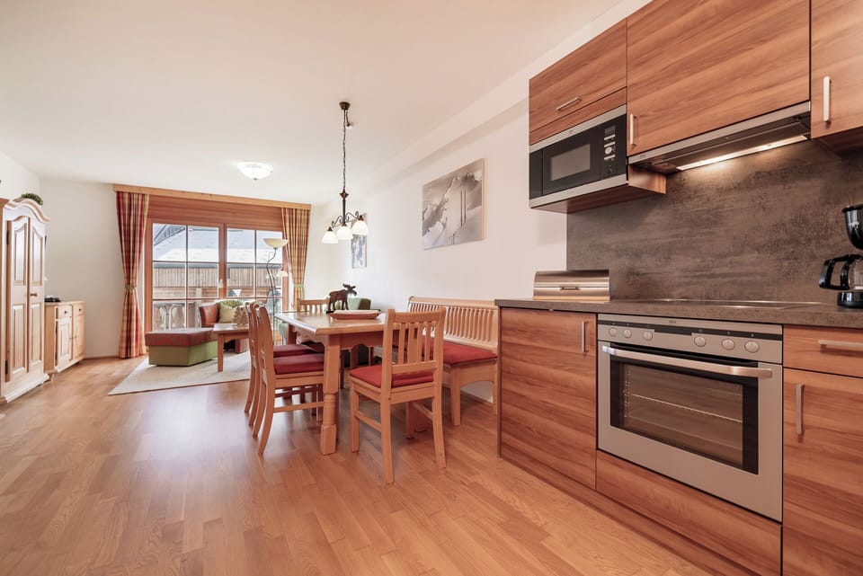 Comfort Apartment, Balcony | Private kitchen | Full-size fridge, microwave, oven, stovetop