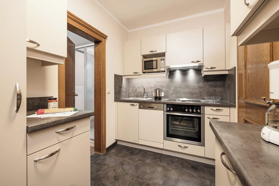 Family Apartment | Private kitchen | Full-size fridge, microwave, oven, stovetop