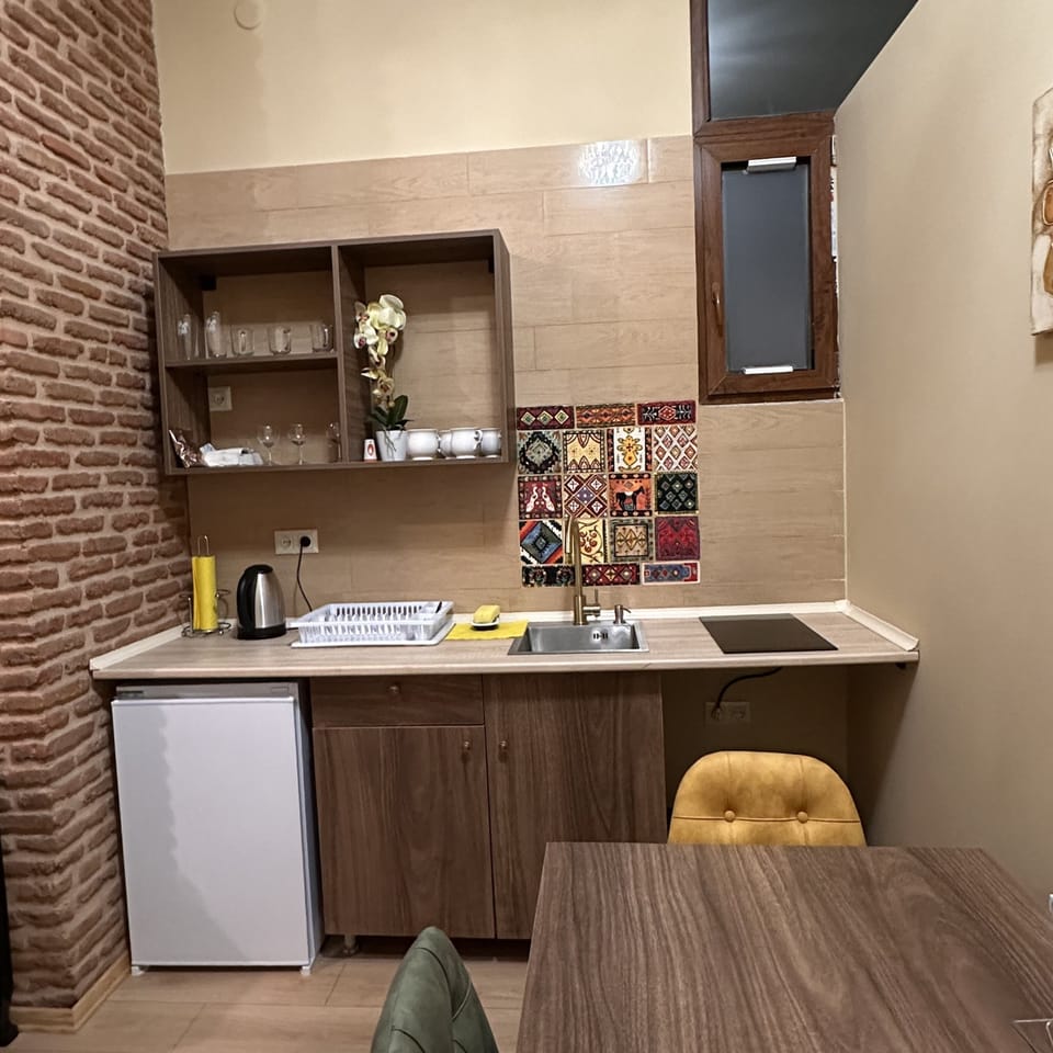 Luxury 2-bdr Apartment Historic Building | Private kitchen | Fridge, microwave, stovetop, electric kettle