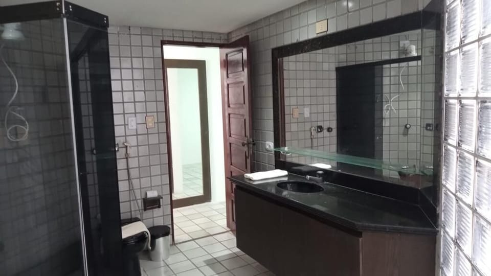 Basic Quadruple Room | Bathroom
