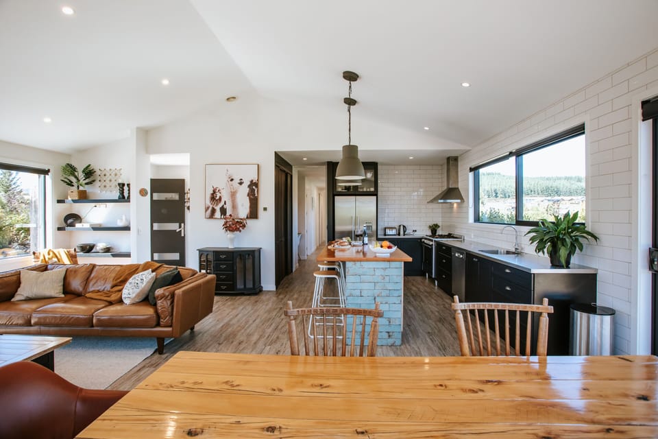 Luxury House, Fireplace | 4 bedrooms, iron/ironing board, free WiFi, bed sheets