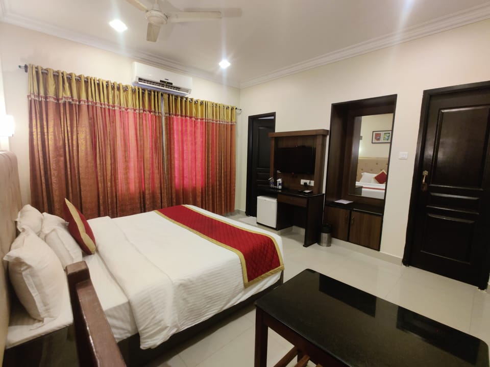 TWIN ROOM -INTERCONNECTED | Blackout drapes, soundproofing, iron/ironing board, free WiFi
