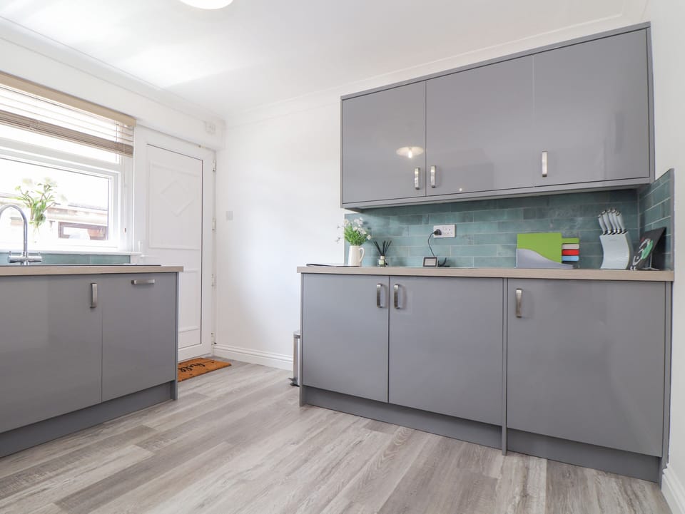 Dishwasher, cookware/dishes/utensils