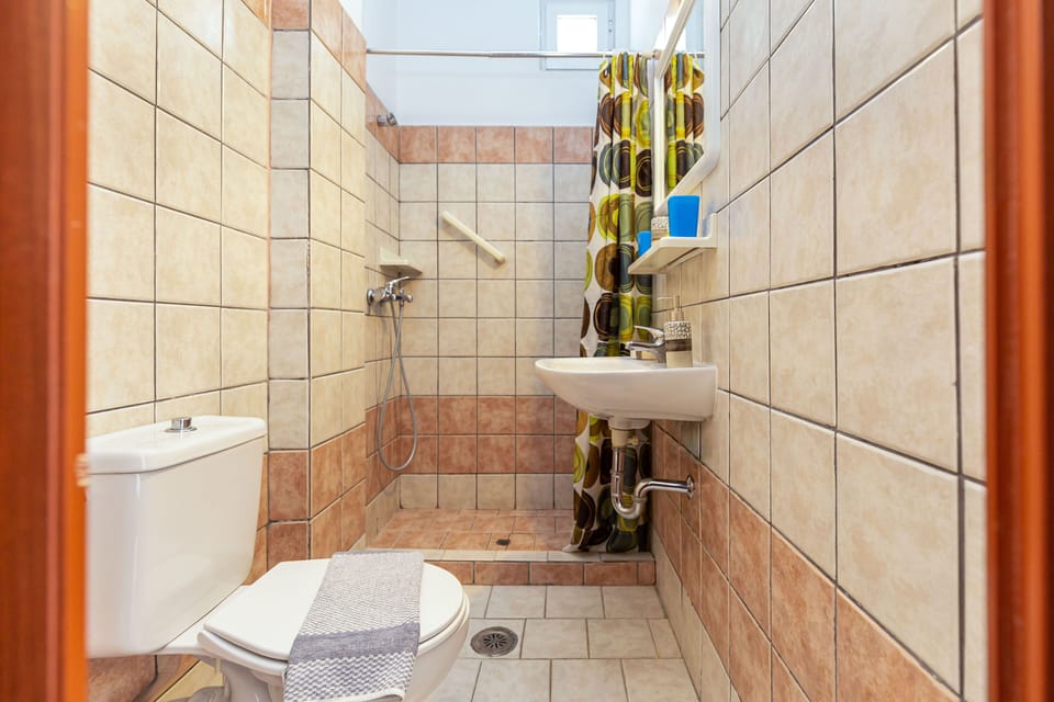 Shower, towels