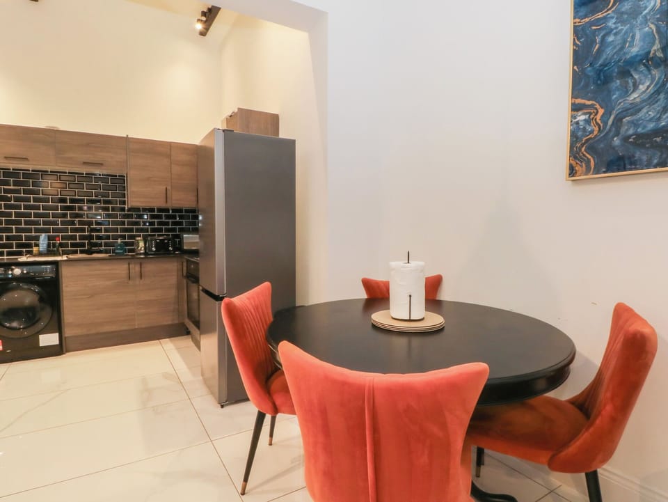 Cottage | Dining