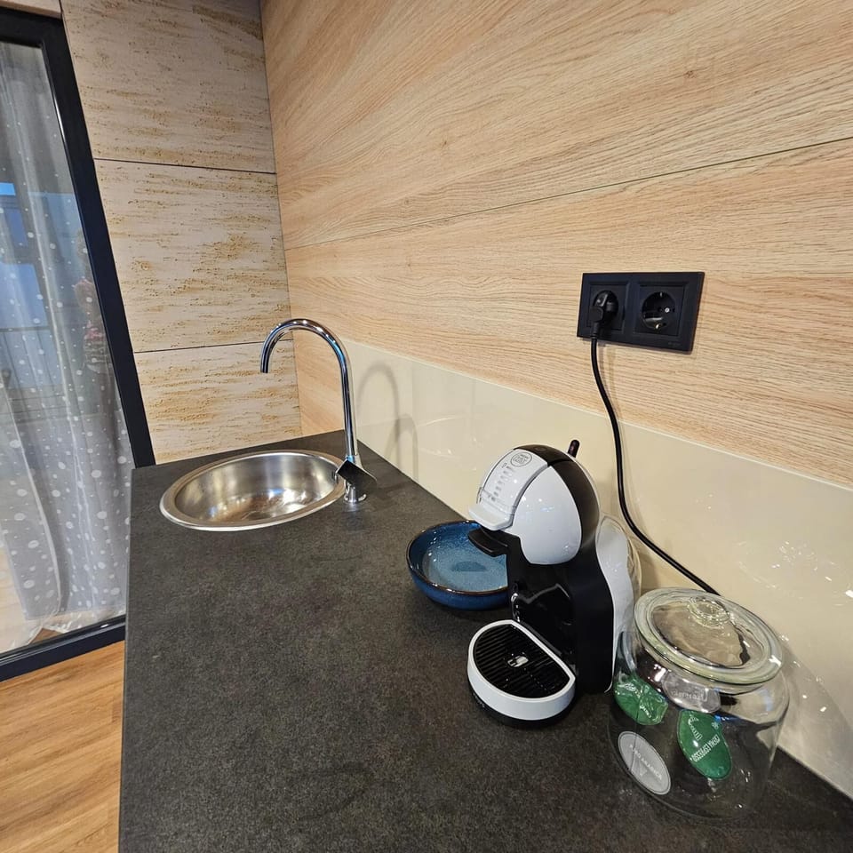Silver Moon | Private kitchenette | Full-size fridge, microwave, stovetop, dishwasher