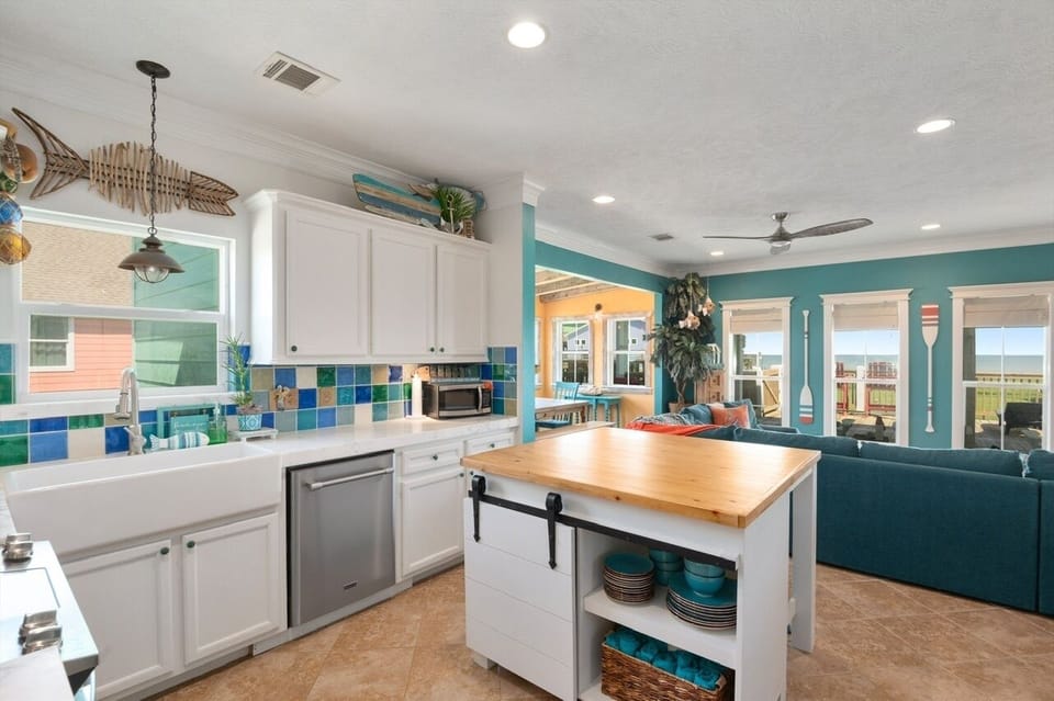 House, 3 Bedrooms | Private kitchen | Fridge