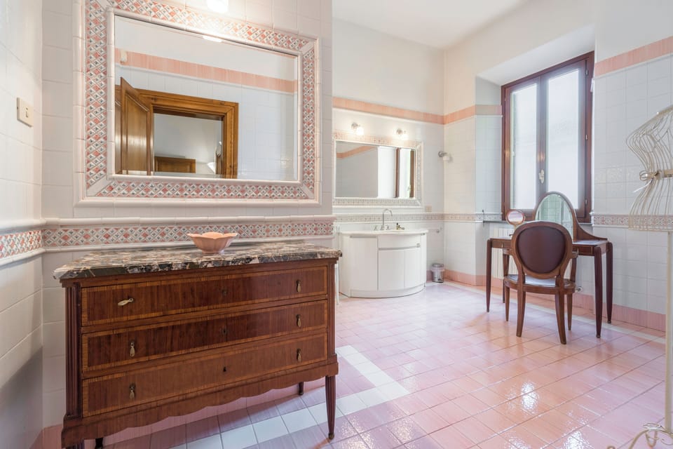 Villa | Bathroom | Hair dryer, bidet, towels