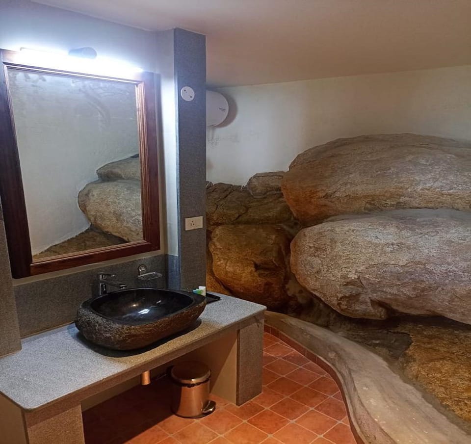 Grand Villa | Premium bedding, desk, free WiFi, bed sheets