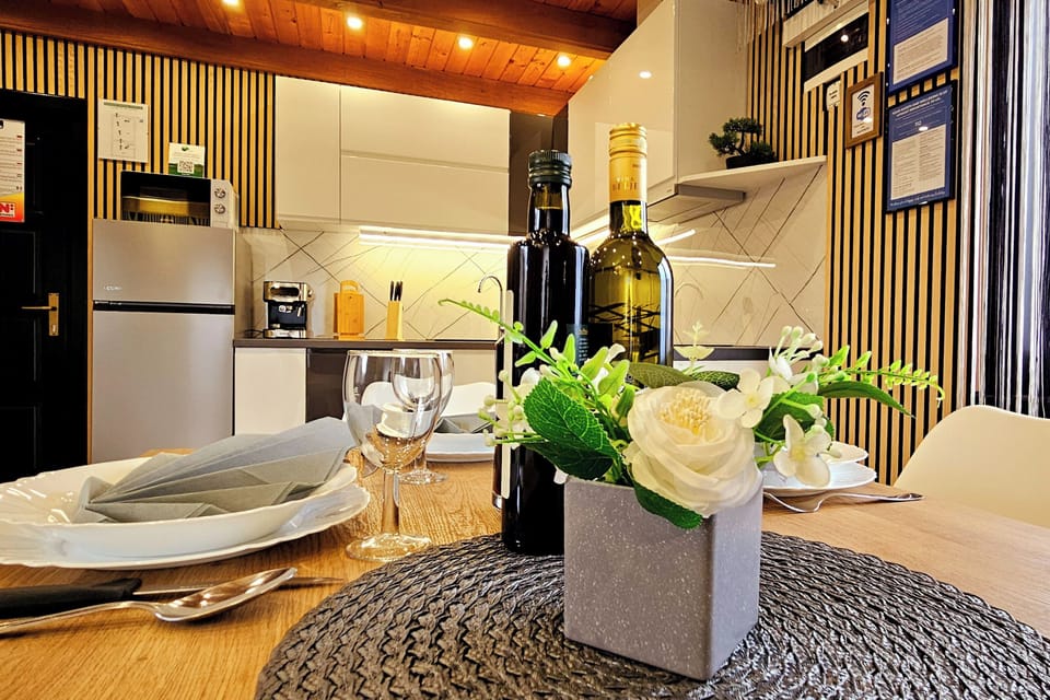 Family House, 3 Bedrooms, 2 Bathrooms, Mountainside (AquaHaven With Private Pool And) | Dining