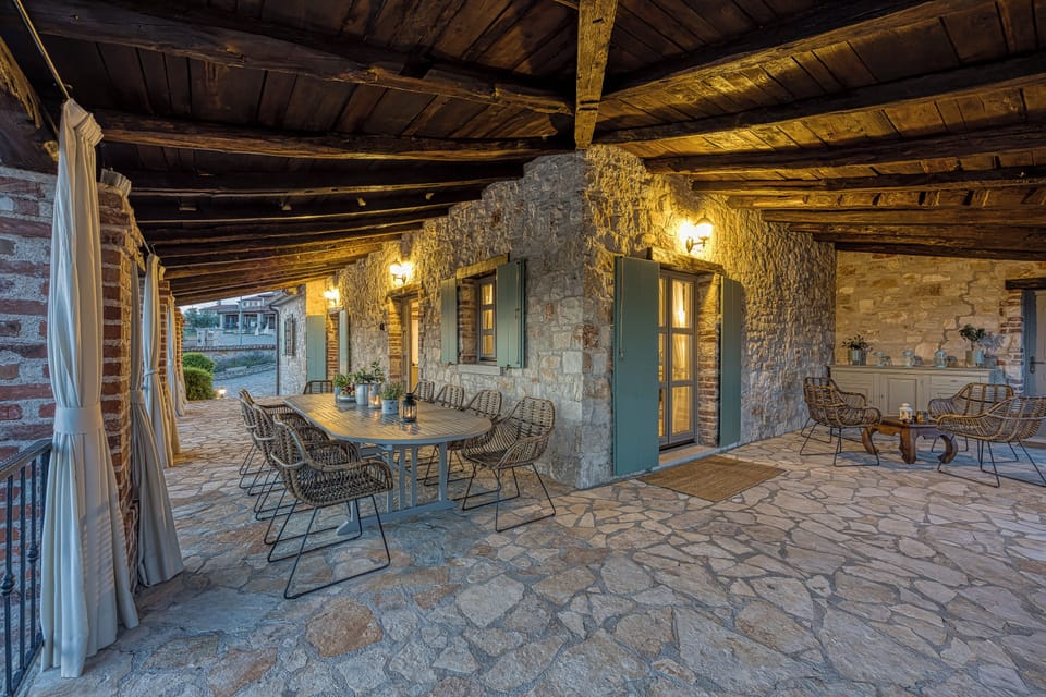 Luxury Villa, 4 Bedrooms, Balcony (Rustic Istrian Villa Amyra With Pool) | Outdoor dining