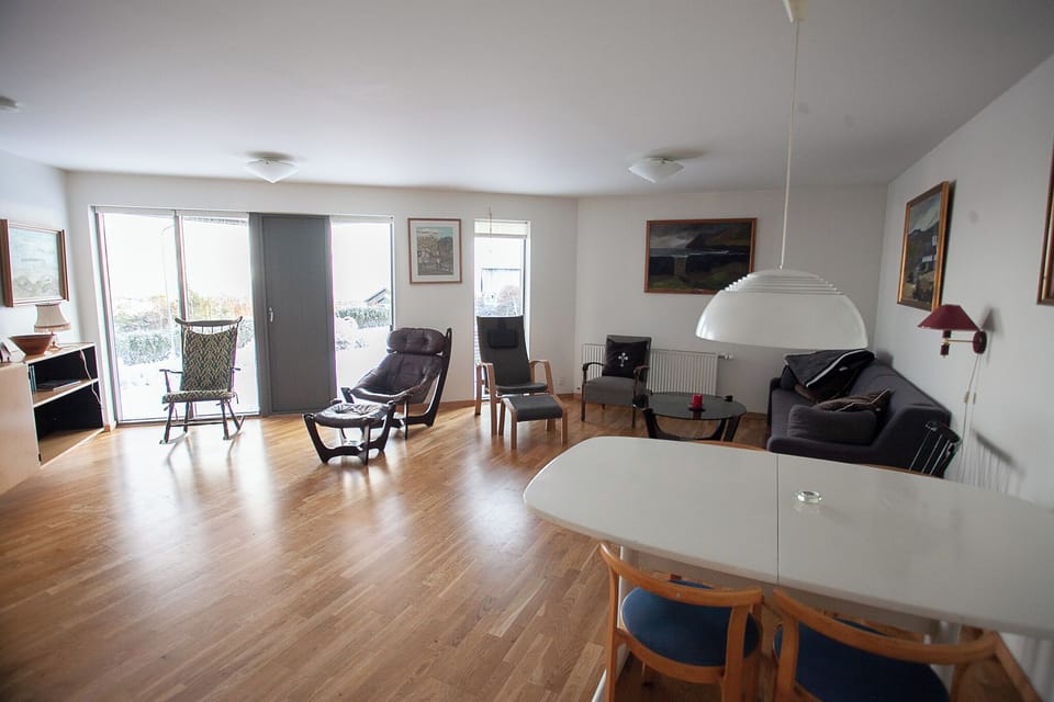 Apartment | Living room | 30-inch flat-screen TV with satellite channels