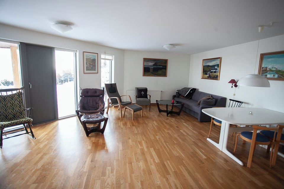 Apartment | Living room | 30-inch flat-screen TV with satellite channels