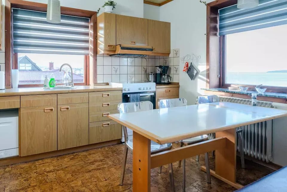 Apartment | Private kitchen | Coffee/tea maker, full-size fridge, microwave, oven