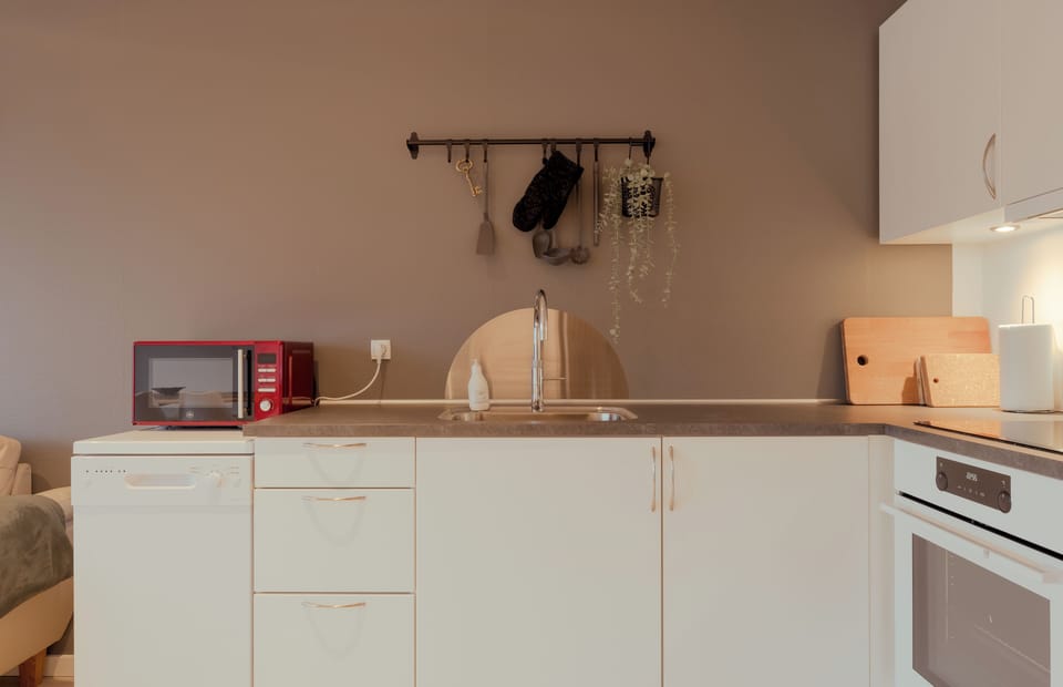 House | Private kitchen | Coffee/tea maker, full-size fridge, oven, stovetop