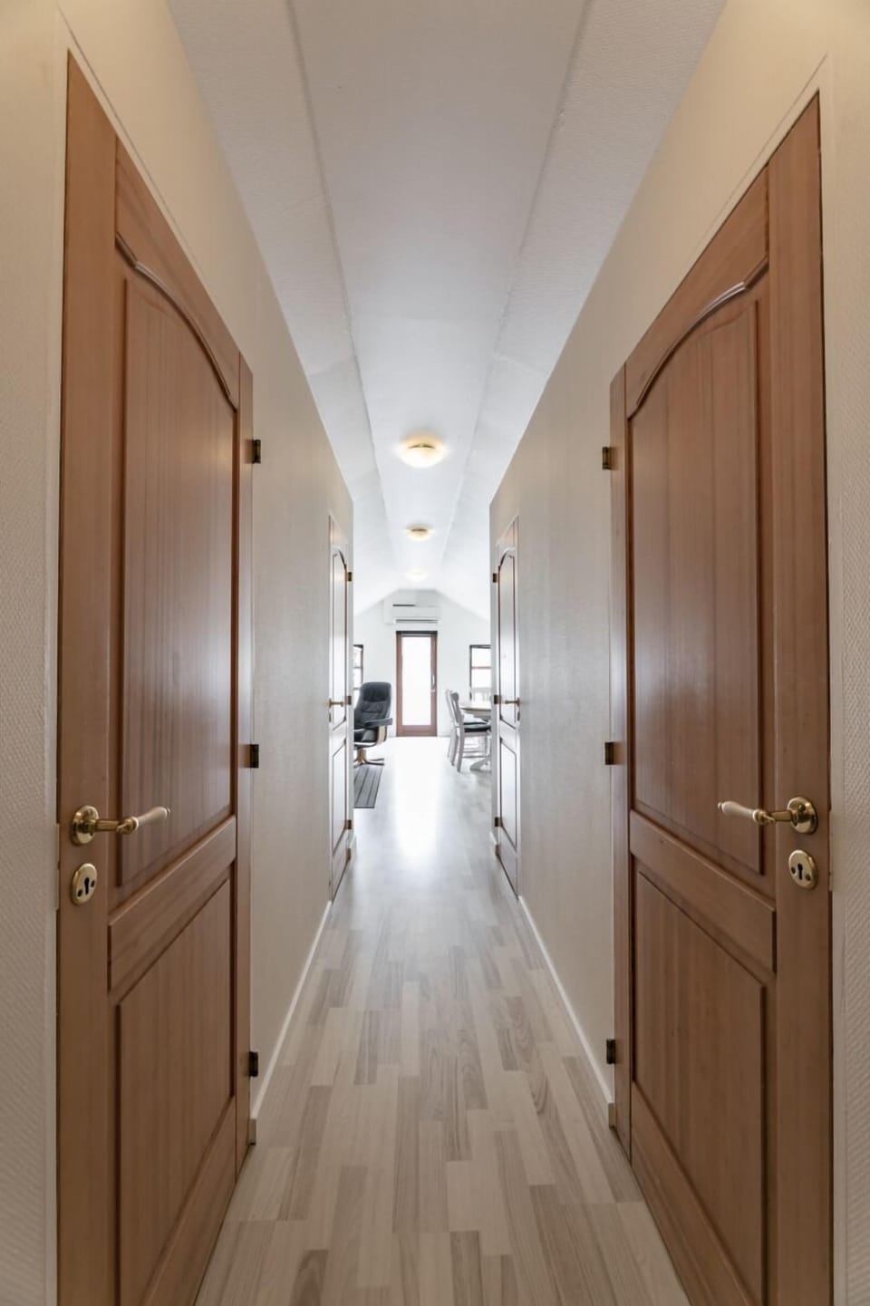 House | Living area | 40-inch flat-screen TV with satellite channels, heated floors