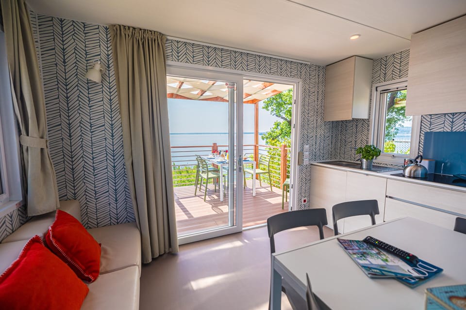 Junior Mobile Home, 2 Bedrooms, Ensuite, Lake View | Living area | 32-inch Smart TV with digital channels, table tennis, books