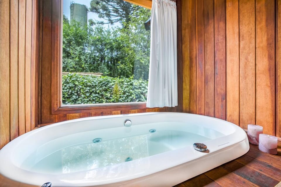 Deluxe Chalet | Private spa tub