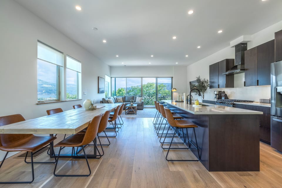 House, 5 Bedrooms | Private kitchen | Fridge, oven, coffee/tea maker, toaster