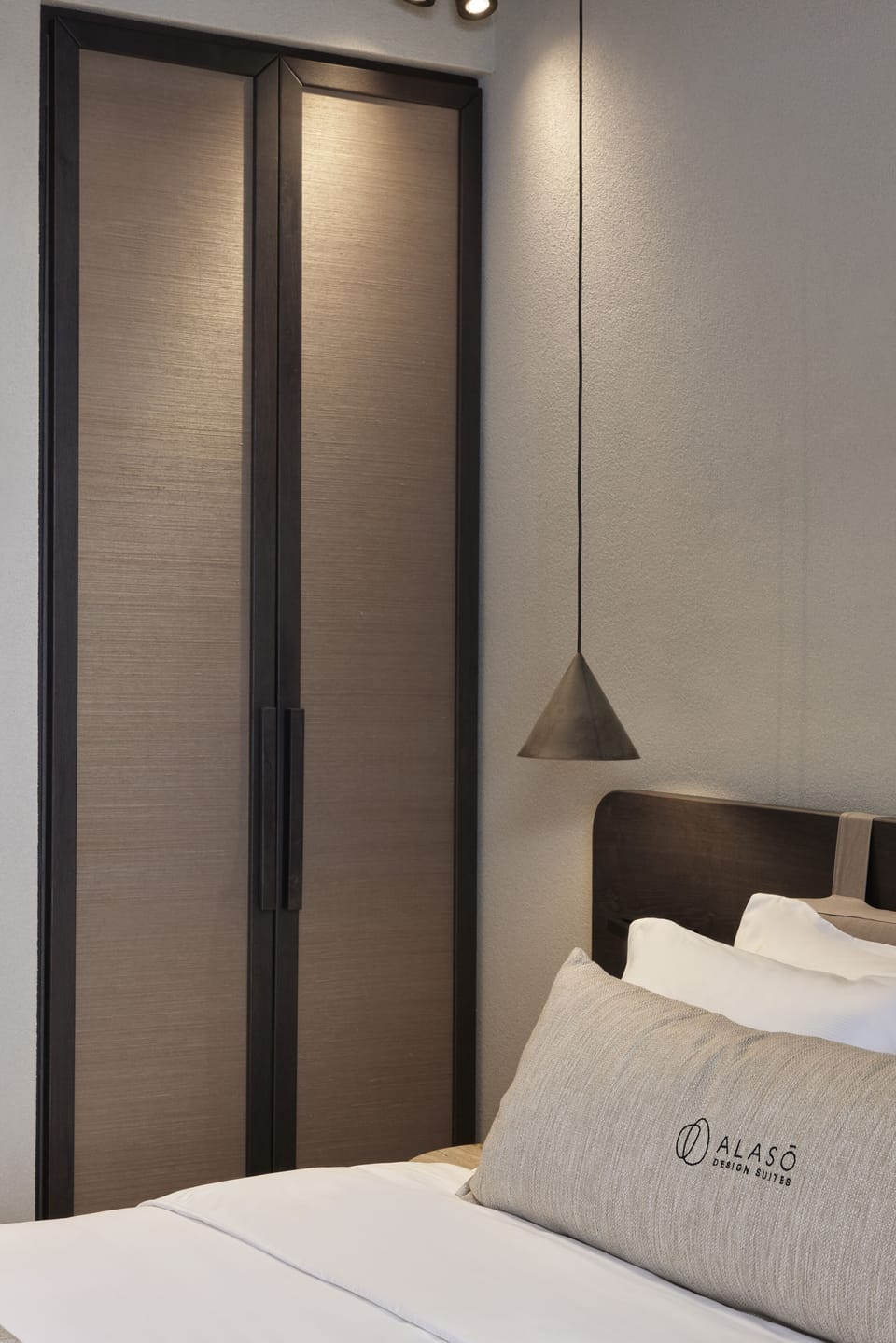 Executive Room with Outdoor Hot Tub | In-room safe, blackout drapes, soundproofing, iron/ironing board