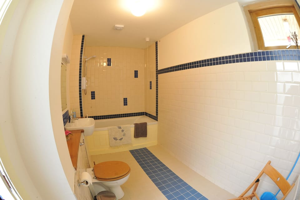 Comfort Cabin, 1 Bedroom, Shared Bathroom, Mountain View | Bathroom | Hair dryer, towels, soap, shampoo