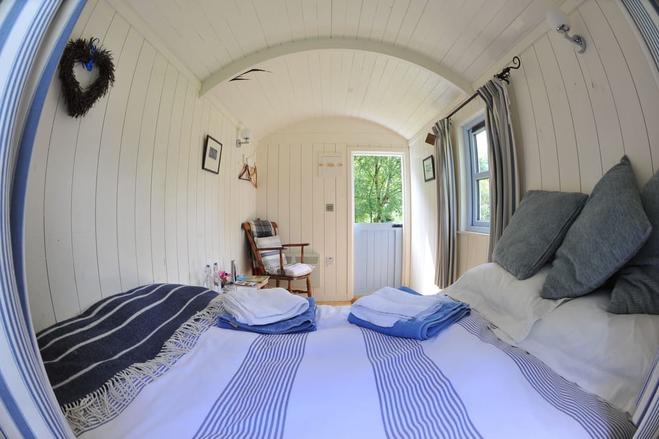 Comfort Cabin, 1 Bedroom, Shared Bathroom, Mountain View | 1 bedroom, premium bedding, down comforters, individually decorated
