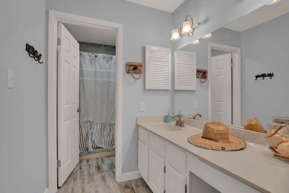 Fisherman Friend! - Coastal Condo - Views Await! Apartment in Rockport