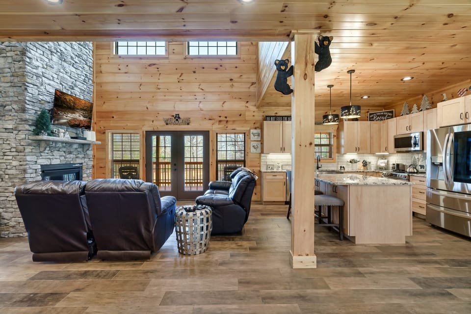 Cabin, Multiple Beds, Hot Tub | Private kitchen | Fridge, microwave, oven, stovetop