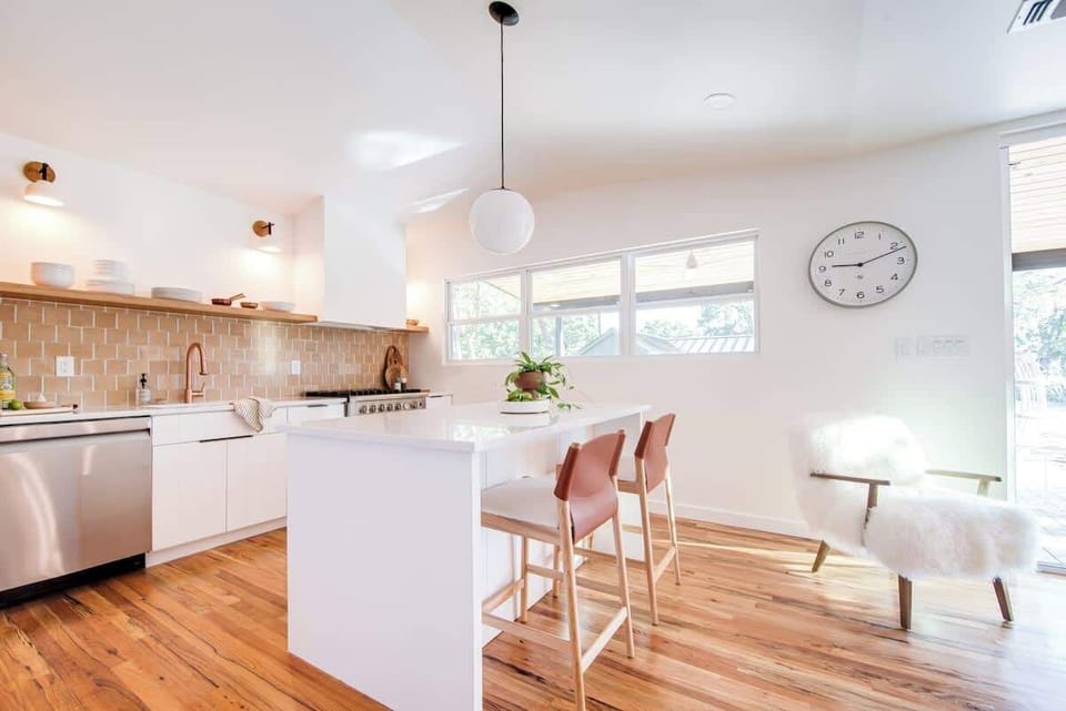 House, Multiple Beds, Pool Access, City View (116 W Burbank) | Private kitchen | Coffee/tea maker, electric kettle