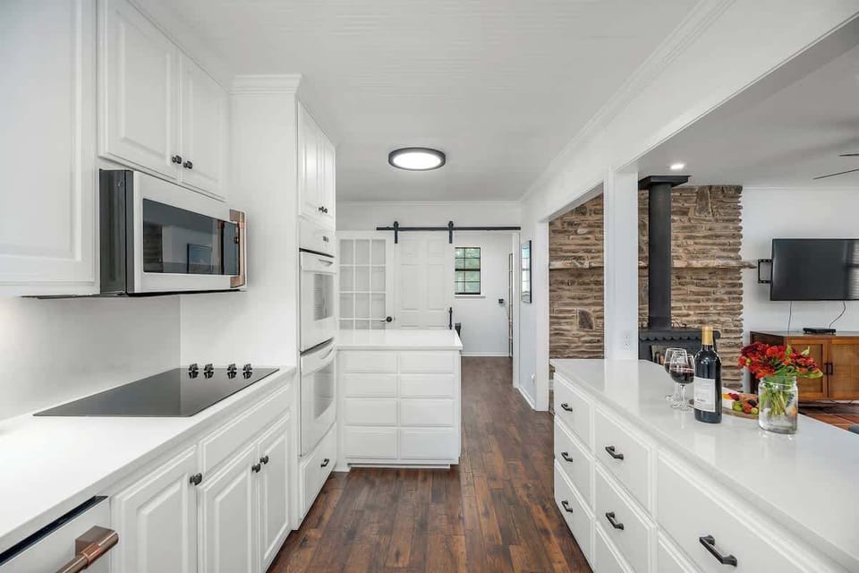 House, Multiple Beds, Patio (506 N Pecan St.) | Private kitchen | Coffee/tea maker