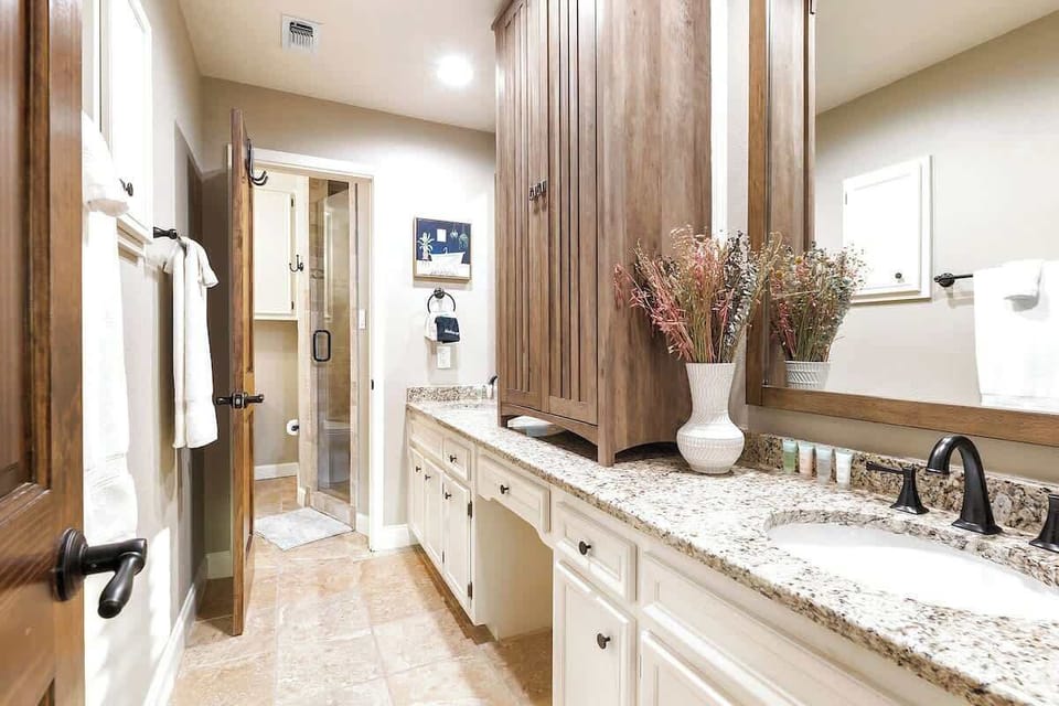 Luxury on Lake LBJ With Hot Tub Firepit & Boat Slip House in Lake Lyndon B Johnson
