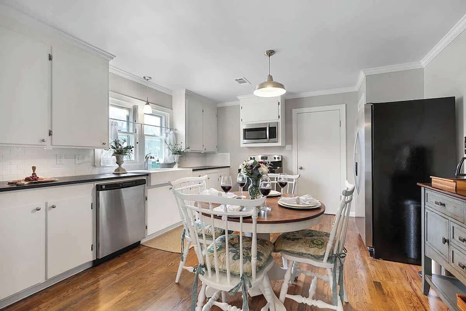 House, Multiple Beds, Kitchen, City View (403 N. Llano St) | Dining