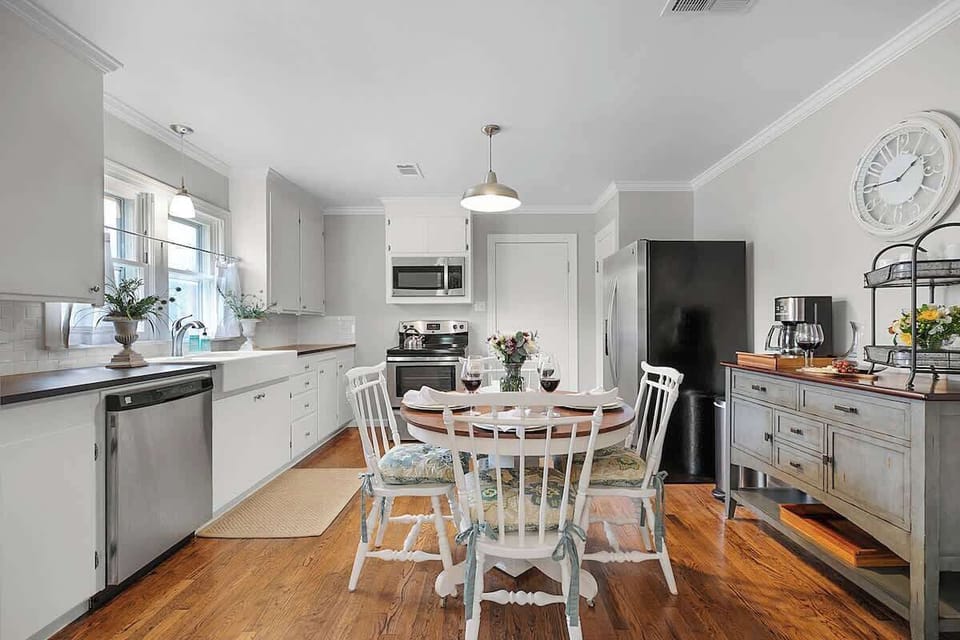 House, Multiple Beds, Kitchen, City View (403 N. Llano St) | Dining