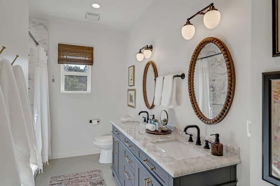 Gorgeous Home With Hot Tub 5min From the River House in Canyon Lake