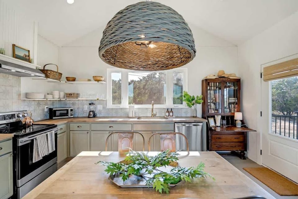 House, Multiple Beds, Hot Tub (1335 Hilltop Oaks) | Private kitchen | Coffee/tea maker