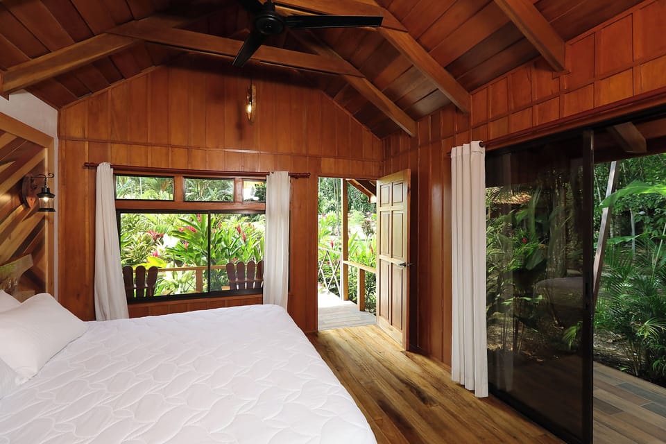 Honeymoon Bungalow | Cribs (free), WiFi (free), individually furnished, bed sheets