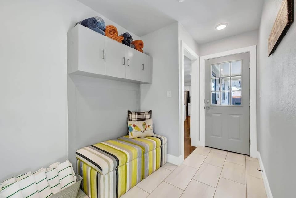 House, Multiple Beds, Pool Access (603 W Travis St) | Interior