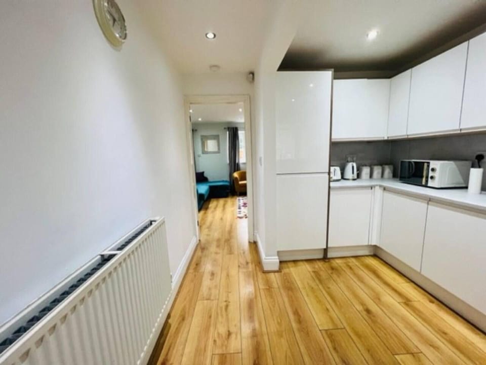House | Private kitchen | Fridge, microwave, oven, stovetop