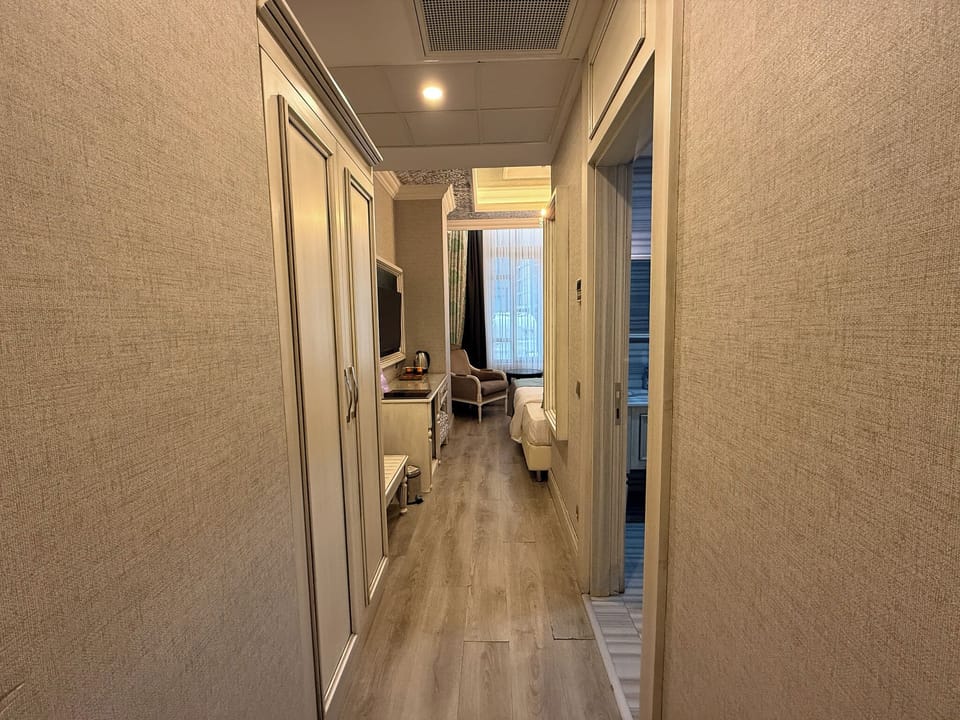Standard Atrium Double Room | Minibar, in-room safe, desk, soundproofing