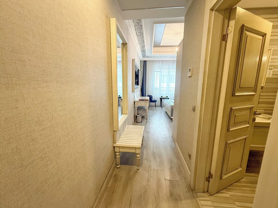 Standard City View Double Room | Minibar, in-room safe, desk, soundproofing