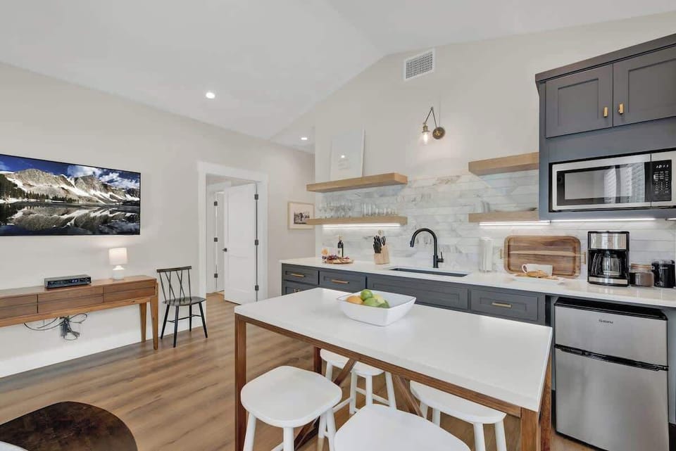 House, Multiple Beds, Hot Tub, City View (215 Mistletoe- D) | Private kitchen | Coffee/tea maker