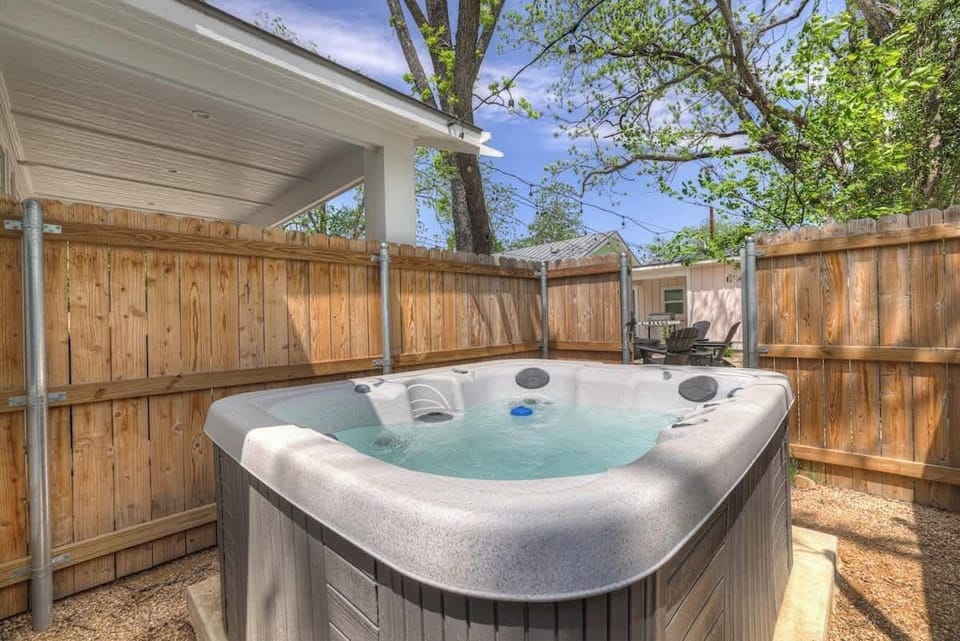 House, Multiple Beds, Hot Tub, City View (215 Mistletoe- D) | Outdoor spa tub