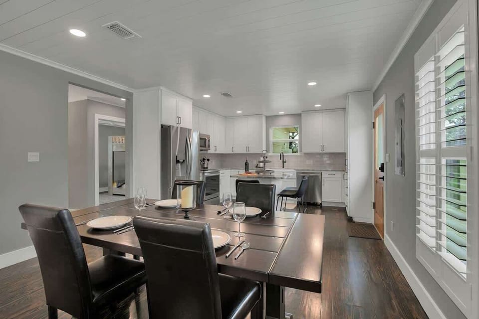 House, Multiple Beds, Pool Access (264 S College St) | Dining
