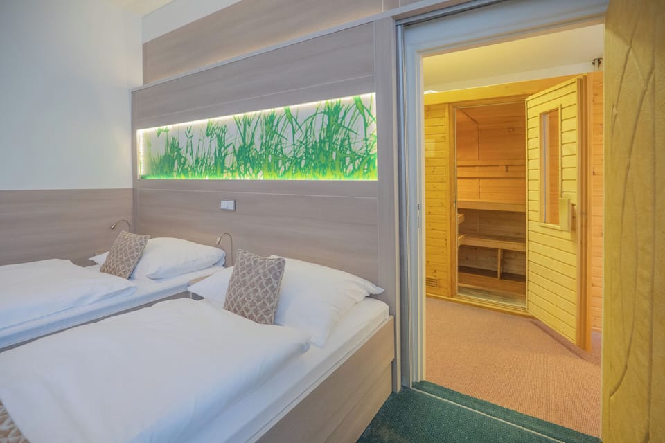 Romantic Double or Twin Room | Hypo-allergenic bedding available, in-room safe, laptop workspace