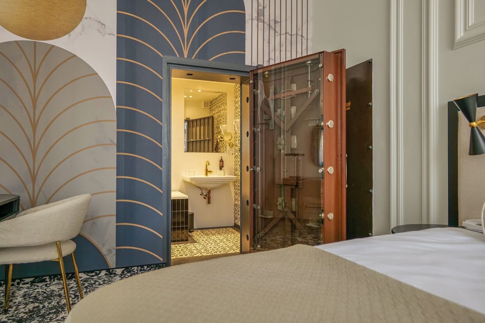 Classic Suite | Bathroom | Free toiletries, hair dryer, towels, soap