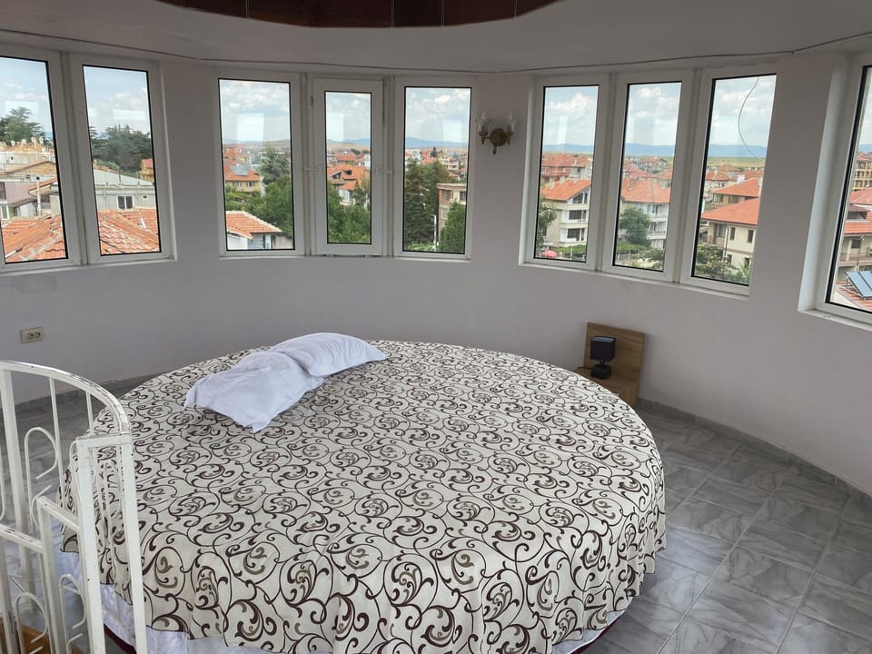 Panoramic Room | Desk, laptop workspace, free WiFi, bed sheets