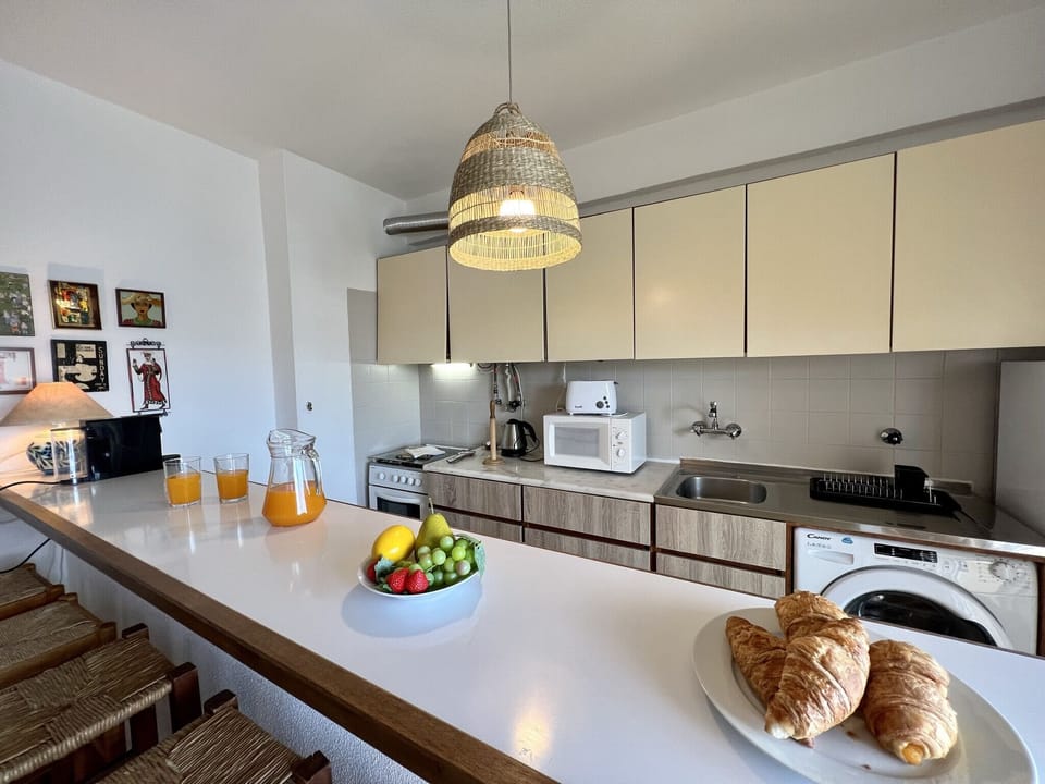 Apartment, 1 Bedroom, Terrace | Private kitchen | Microwave, oven, coffee/tea maker, electric kettle